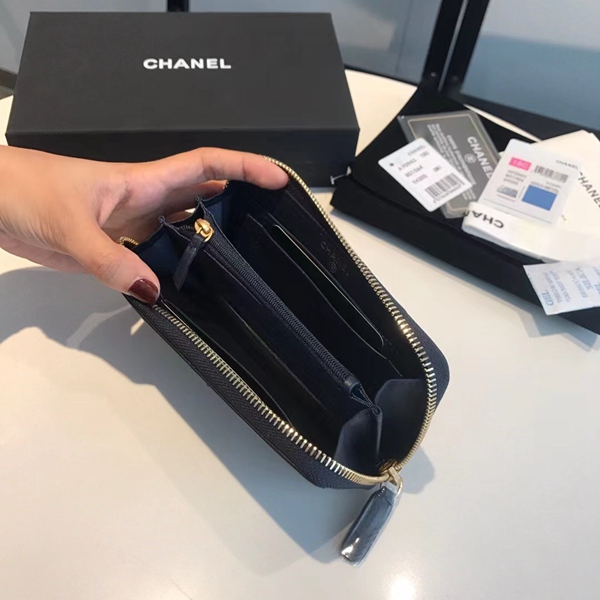 シャネル財布着用イメージ